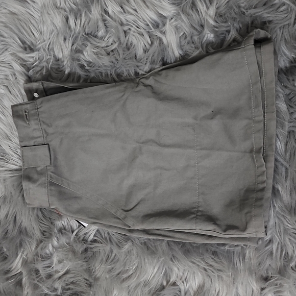 Shorts - Picture 3 of 4